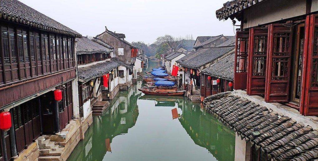 逃离昏暗的废弃城